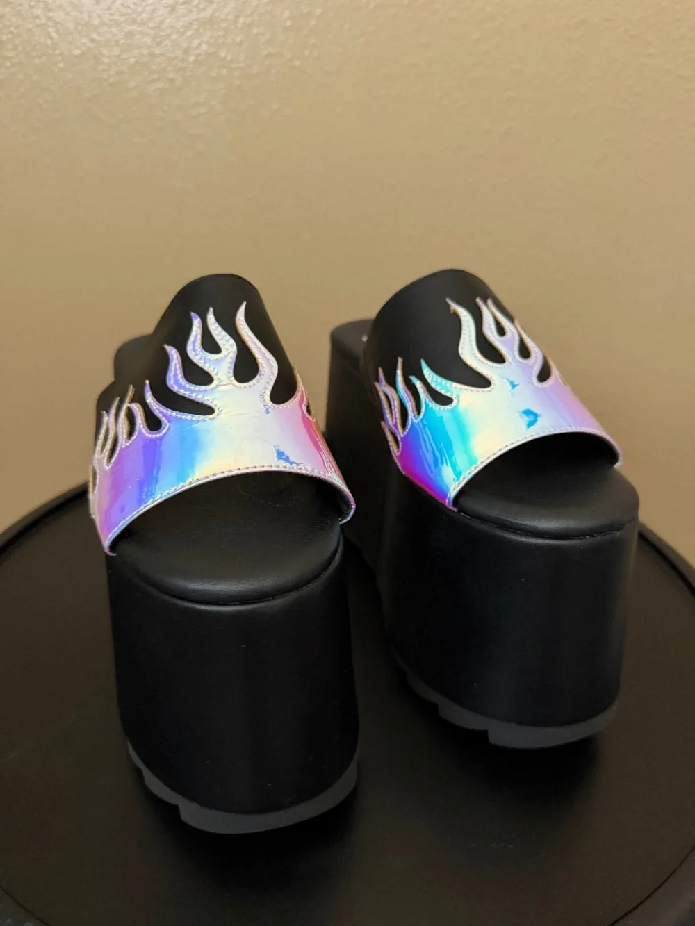 Brand New YRU GWEN FLAME - BLACK/ATLANTIS Platform Slides Size 6